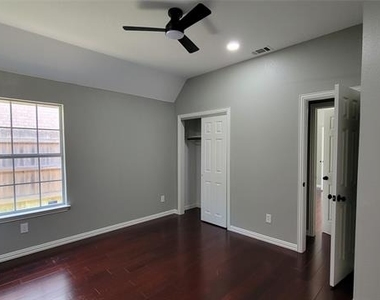 9726 Windy Hollow Drive - Photo Thumbnail 13