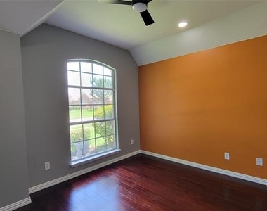 9726 Windy Hollow Drive - Photo Thumbnail 10