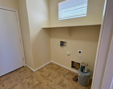 16126 W Meade Lane - Photo Thumbnail 19