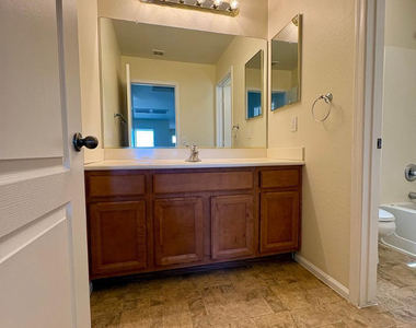 16126 W Meade Lane - Photo Thumbnail 34