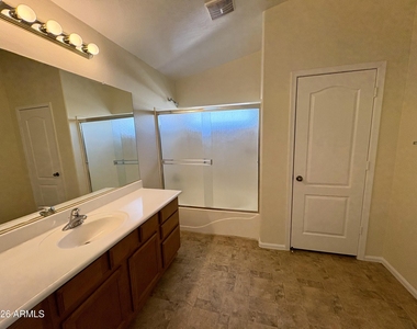 16126 W Meade Lane - Photo Thumbnail 41