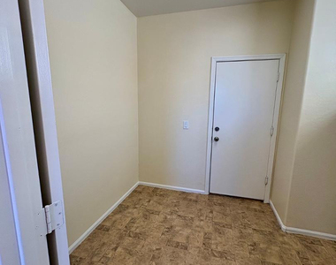 16126 W Meade Lane - Photo Thumbnail 20