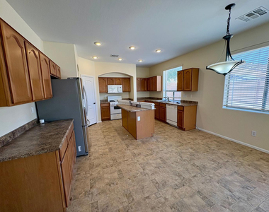 16126 W Meade Lane - Photo Thumbnail 15
