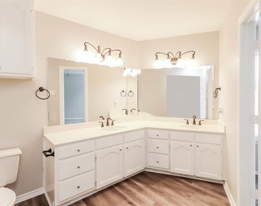 1105 Carrington Court - Photo Thumbnail 8
