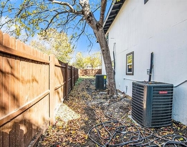 408 Dawson Circle - Photo Thumbnail 20