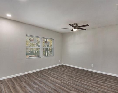 408 Dawson Circle - Photo Thumbnail 6