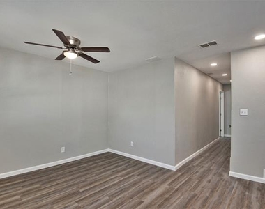 408 Dawson Circle - Photo Thumbnail 7