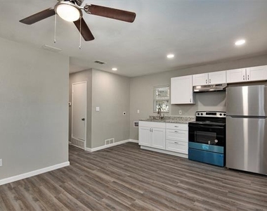 408 Dawson Circle - Photo Thumbnail 5