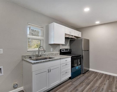 408 Dawson Circle - Photo Thumbnail 10