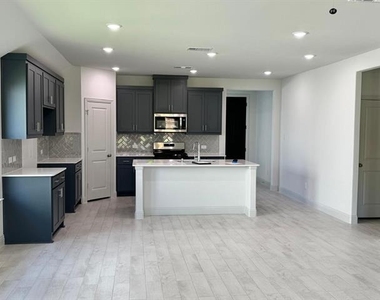 1208 Castiglione Lane - Photo Thumbnail 10