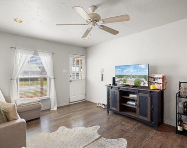 507 E Clifton Street - Photo Thumbnail 3