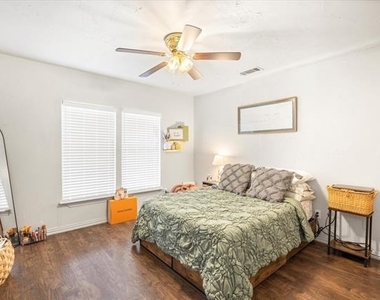 507 E Clifton Street - Photo Thumbnail 9