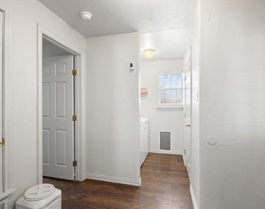 507 E Clifton Street - Photo Thumbnail 7