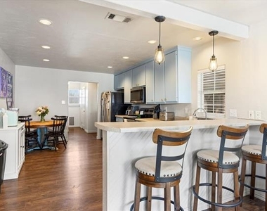 507 E Clifton Street - Photo Thumbnail 2