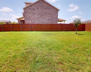 3101 Buckthorn Street - Photo Thumbnail 12