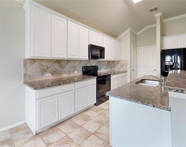 3101 Buckthorn Street - Photo Thumbnail 6