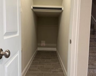 1054 Keswick Drive - Photo Thumbnail 17