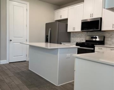 1054 Keswick Drive - Photo Thumbnail 5