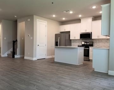 1054 Keswick Drive - Photo Thumbnail 3