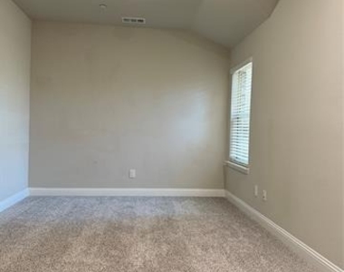 1054 Keswick Drive - Photo Thumbnail 9