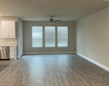 1054 Keswick Drive - Photo Thumbnail 2