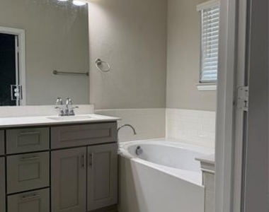 1054 Keswick Drive - Photo Thumbnail 13