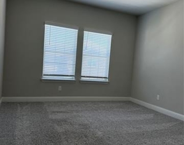 1054 Keswick Drive - Photo Thumbnail 11