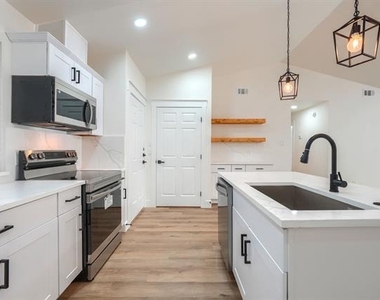 7009 Moss Rose Court - Photo Thumbnail 5