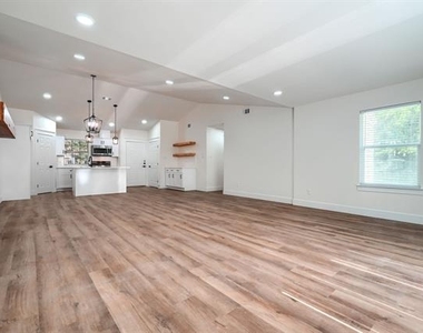 7009 Moss Rose Court - Photo Thumbnail 11