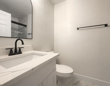 7009 Moss Rose Court - Photo Thumbnail 19