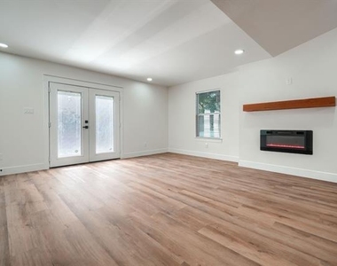 7009 Moss Rose Court - Photo Thumbnail 9