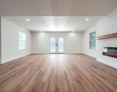 7009 Moss Rose Court - Photo Thumbnail 13