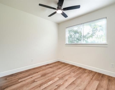 7009 Moss Rose Court - Photo Thumbnail 16