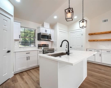 7009 Moss Rose Court - Photo Thumbnail 4