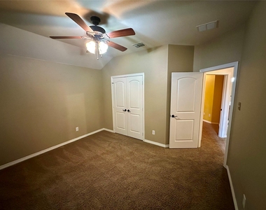 401 Bluefinch Drive - Photo Thumbnail 28