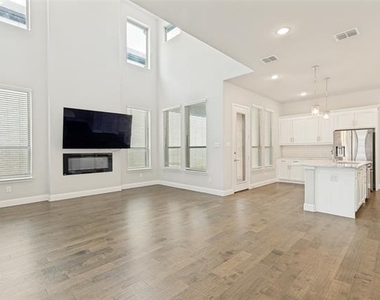 13050 Scissortail Drive - Photo Thumbnail 3
