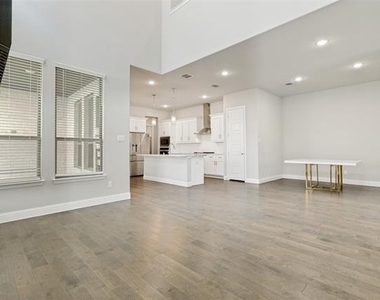 13050 Scissortail Drive - Photo Thumbnail 7