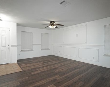 4006 Collin Court - Photo Thumbnail 3