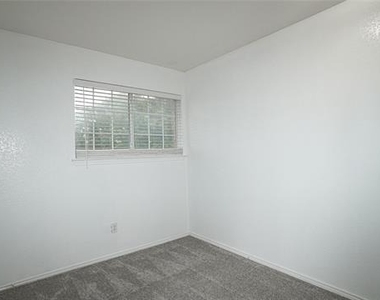 4006 Collin Court - Photo Thumbnail 13