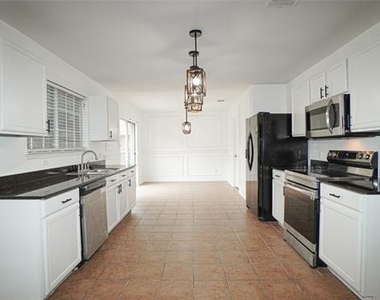 4006 Collin Court - Photo Thumbnail 6