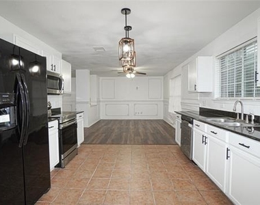 4006 Collin Court - Photo Thumbnail 7