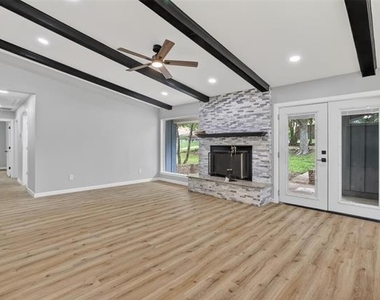 3204 Greenbriar Lane - Photo Thumbnail 11