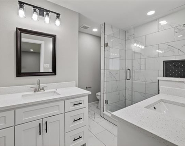 3204 Greenbriar Lane - Photo Thumbnail 13