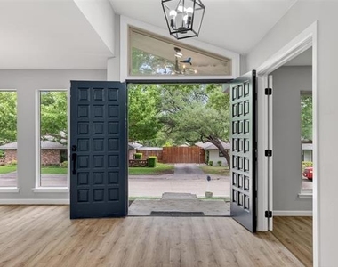 3204 Greenbriar Lane - Photo Thumbnail 1