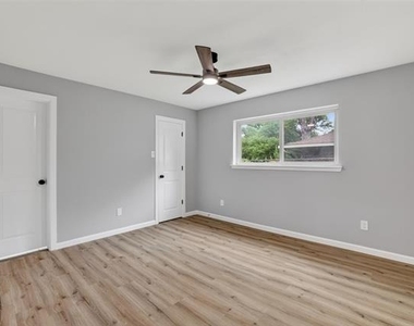 3204 Greenbriar Lane - Photo Thumbnail 16