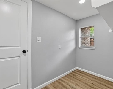 3204 Greenbriar Lane - Photo Thumbnail 19