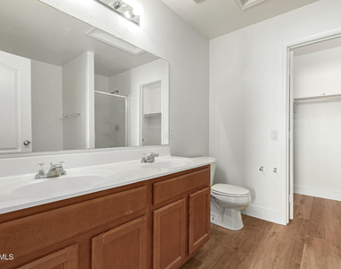 7007 W Mercer Lane - Photo Thumbnail 10