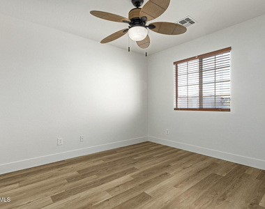 7007 W Mercer Lane - Photo Thumbnail 14