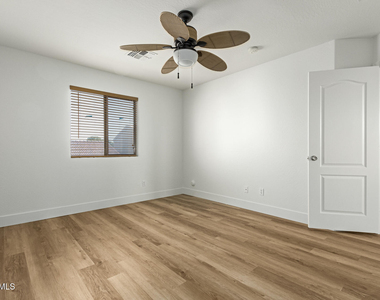 7007 W Mercer Lane - Photo Thumbnail 7