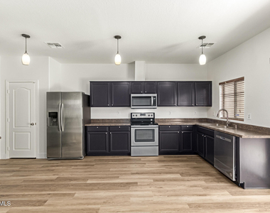 7007 W Mercer Lane - Photo Thumbnail 5